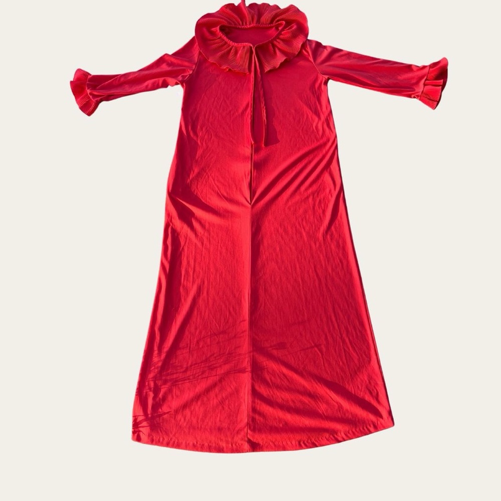 1970's Vintage Pleated Ruffle Trim Dressing Gown